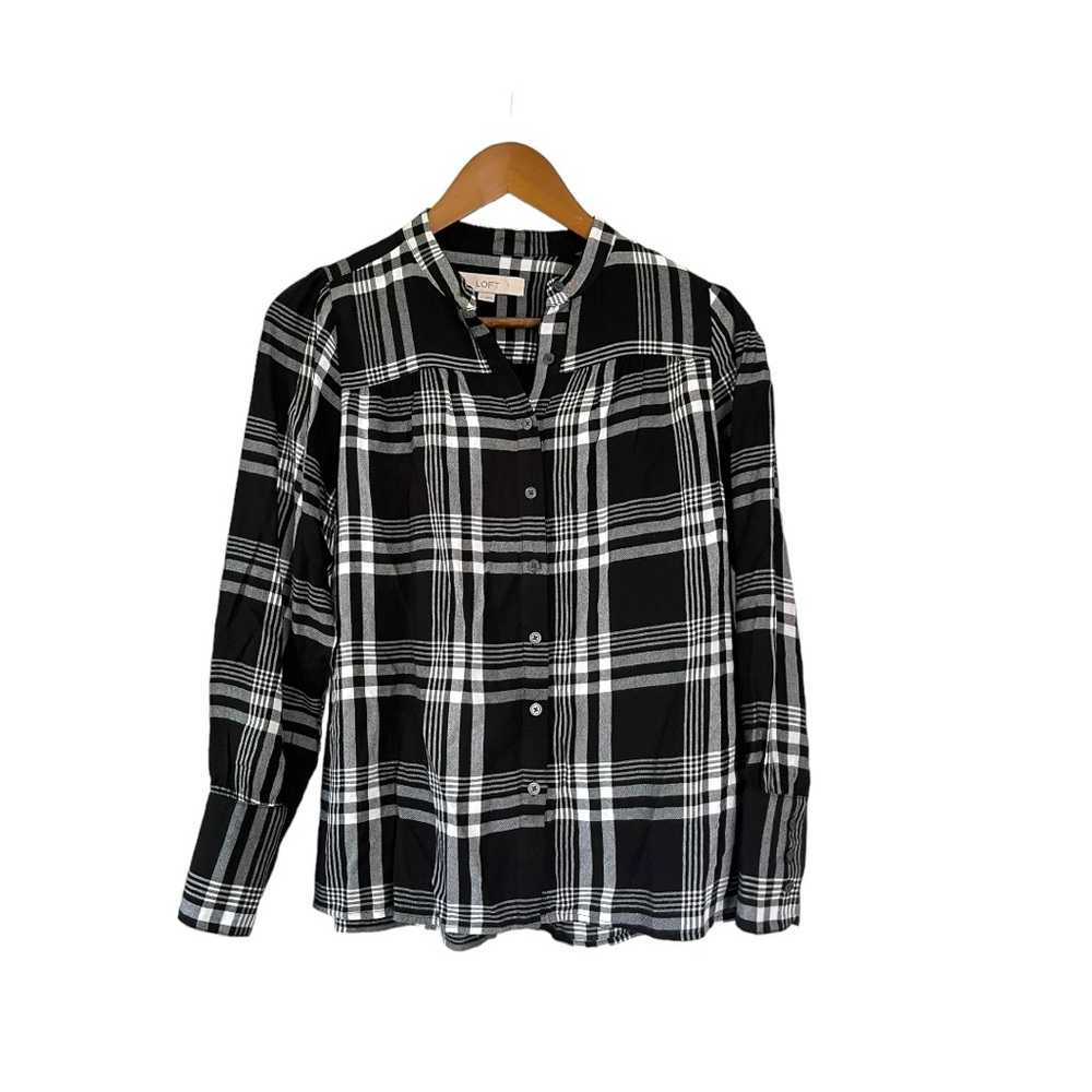 LOFT long sleeved button down flannel like top black and white